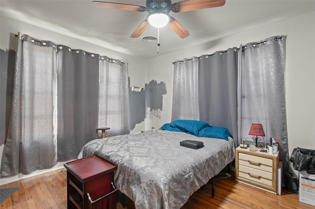 Photo 10 of 21 of 1312 W Day Street house