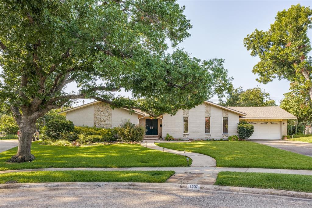 1207 Cherokee Place
