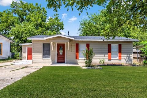 8016 Downe Drive White Settlement TX 76108