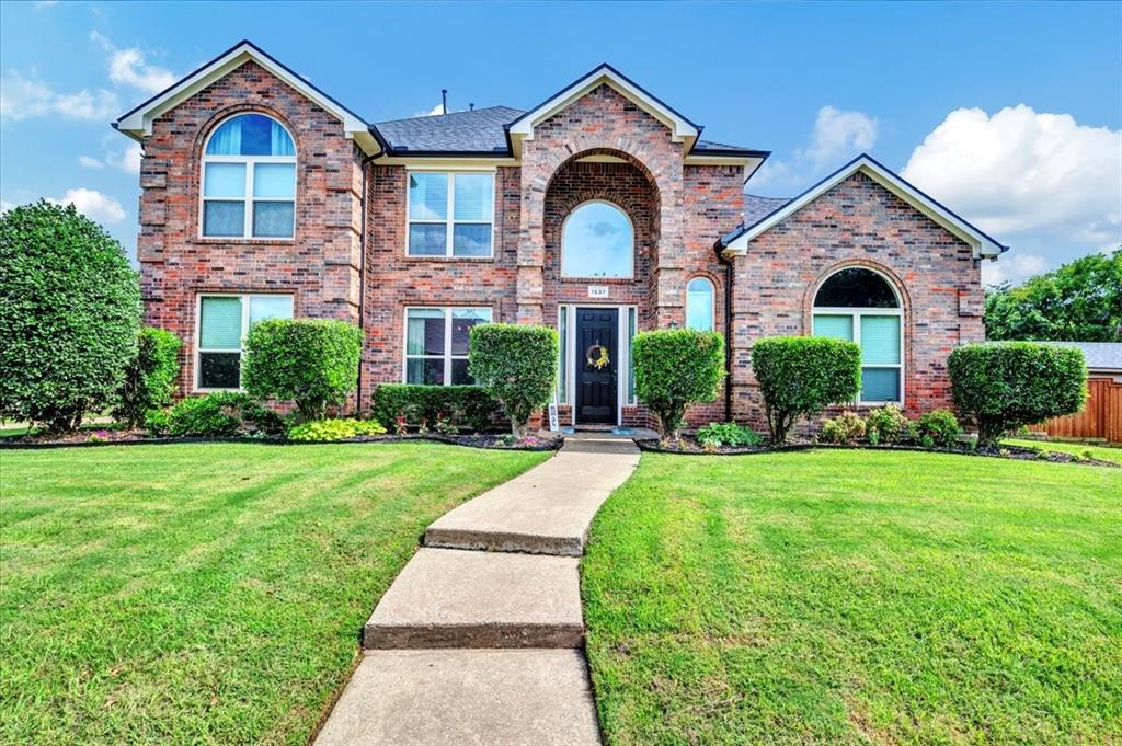 1537 Eaglepoint Drive