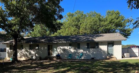 A home in De Leon