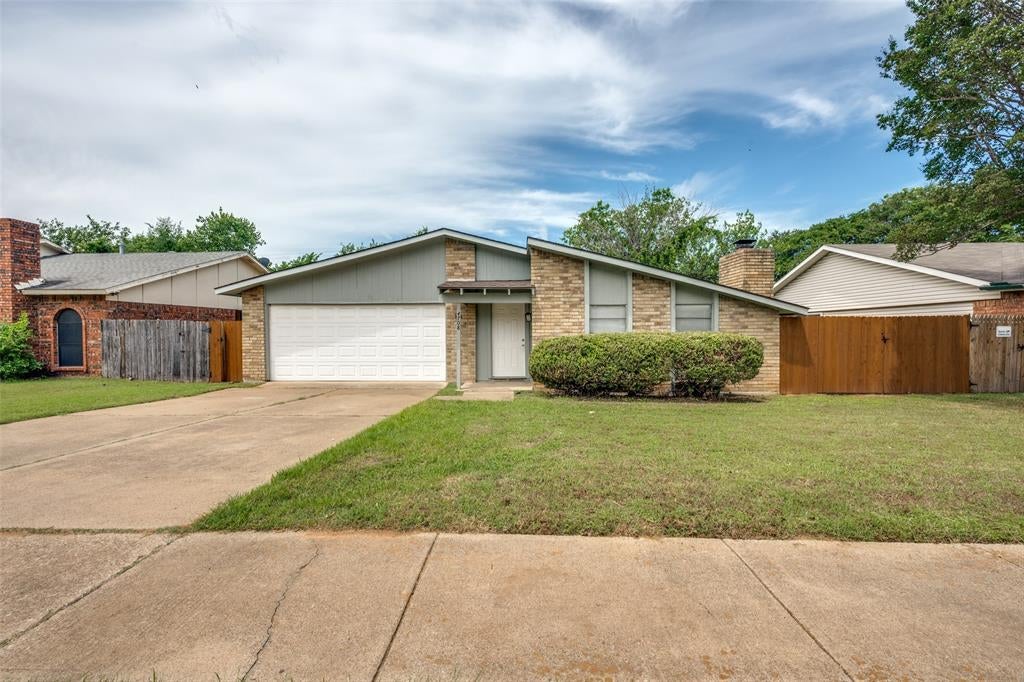Photo of 4708 Woodfield Drive, Arlington, TX 76016 (MLS # 21264678)