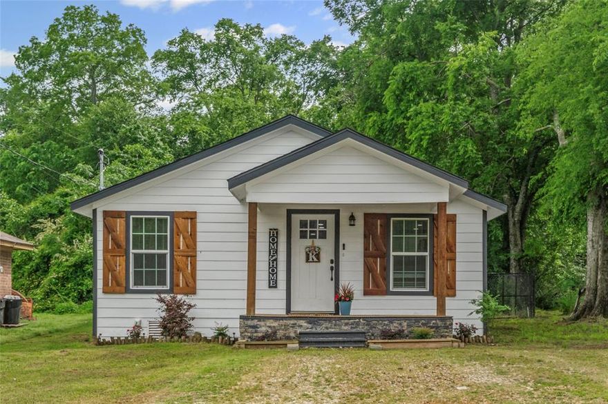 Charming Updated Home Near Downtown Sulphur Springs!

Welcome to this beautifully updated three-bedroom, one-and-a-half-bath home, perfectly situated just minutes from Pacific Park and downtown Sulphur Springs! This home features modern updates throughout, offering a fresh, move-in-ready space. The spacious, fenced-in backyard is ideal for relaxing, entertaining, or giving your pets room to roam. With a location that puts you close to parks, shopping, dining, and all the excitement of downtown, this is a perfect opportunity to enjoy both convenience and comfort.

Don't miss out—schedule your showing today!