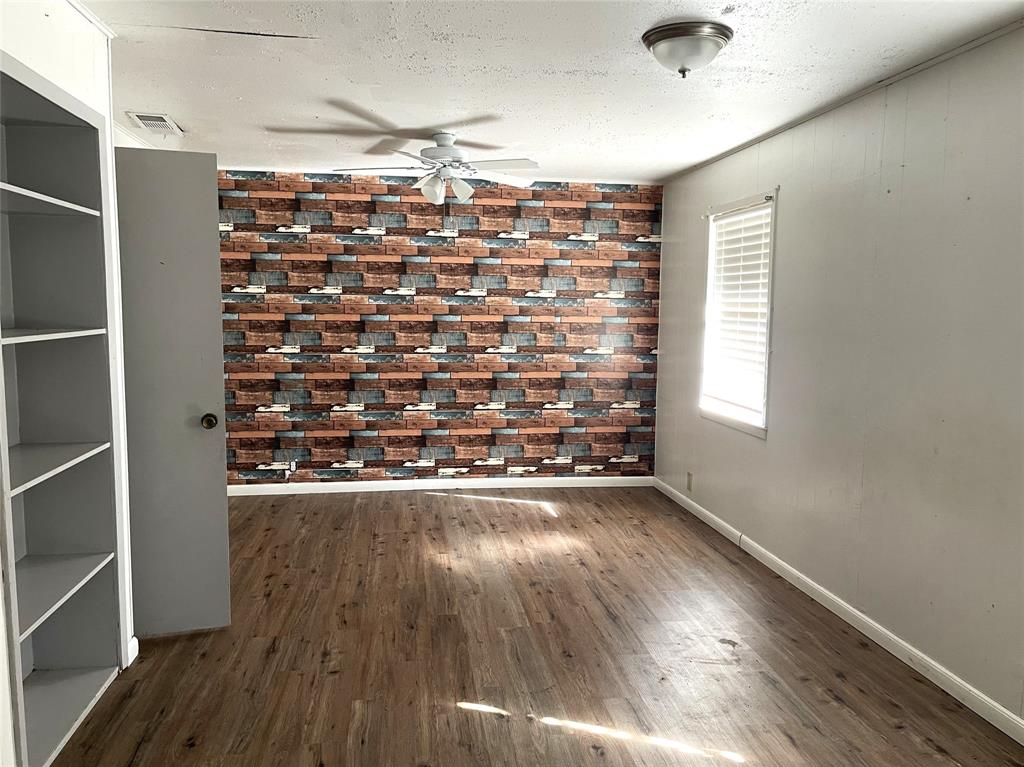 Varelaxi League Grant - Residential