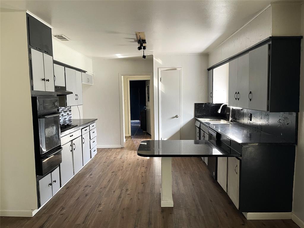 Varelaxi League Grant - Residential