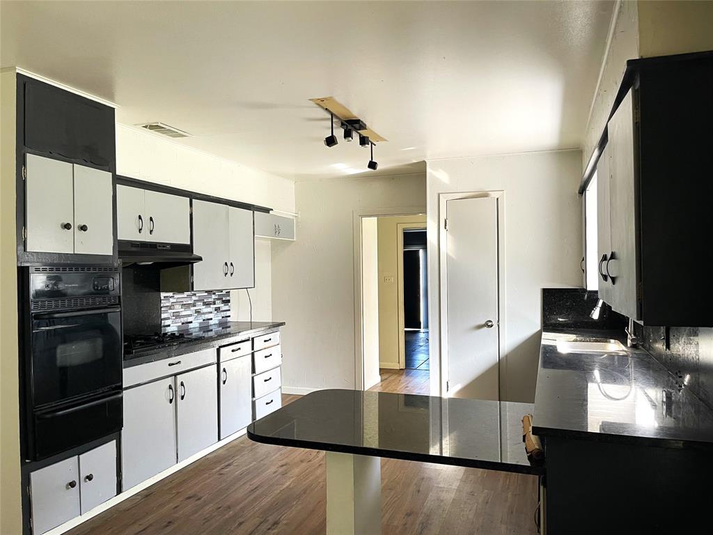 Varelaxi League Grant - Residential