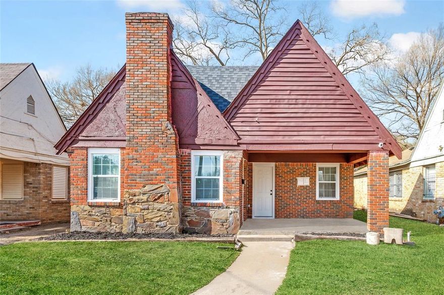 This fully renovated 3-bedroom, 2-bath home offers a clean, modern layout suitable for a variety of buyers, whether you are an investor seeking a turnkey opportunity or a first-time buyer looking for a move-in-ready home. The open-concept living space flows into an updated kitchen featuring modern cabinetry, quartz-style countertops, stainless steel appliances, and contemporary finishes. Both bathrooms have been updated with tile surrounds, modern vanities, and sleek fixtures. New flooring, neutral paint tones, and recessed lighting create a bright, cohesive interior throughout. The fenced backyard provides functional outdoor space, while the location offers convenient access to major highways, downtown Dallas, and nearby redevelopment areas.