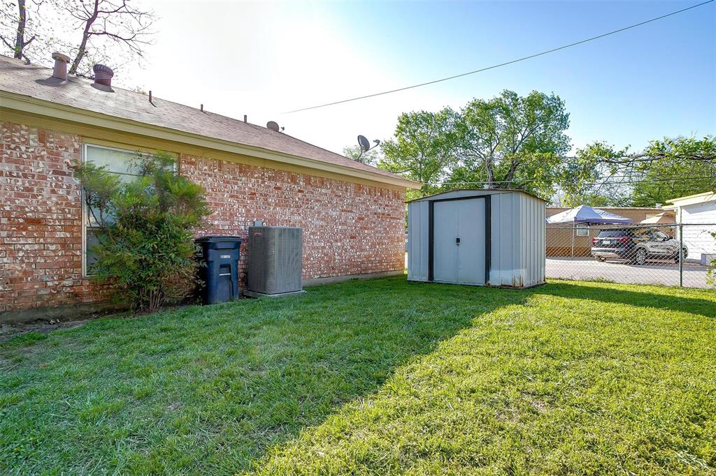 4501 Tree Lane