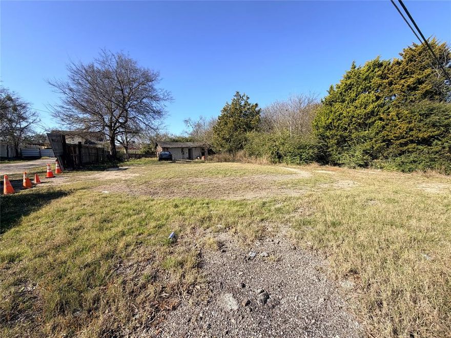 This well-located residential lot sits in a fast-growing area, offering great potential for future development. The property includes a storage shed and provides easy access to main roads, schools, and everyday conveniences. A centrally positioned opportunity ready for your next project.