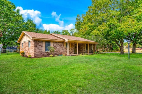 Tiny photo for 210 31st Street SW, Paris, TX 75460 (MLS # 21396470)