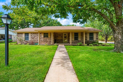 Tiny photo for 210 31st Street SW, Paris, TX 75460 (MLS # 21396470)