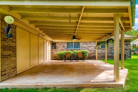 Tiny photo for 210 31st Street SW, Paris, TX 75460 (MLS # 21396470)
