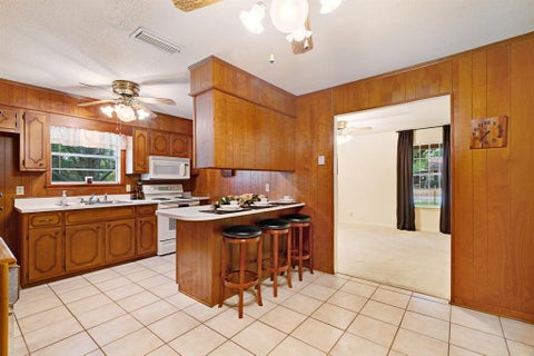 Tiny photo for 210 31st Street SW, Paris, TX 75460 (MLS # 21396470)