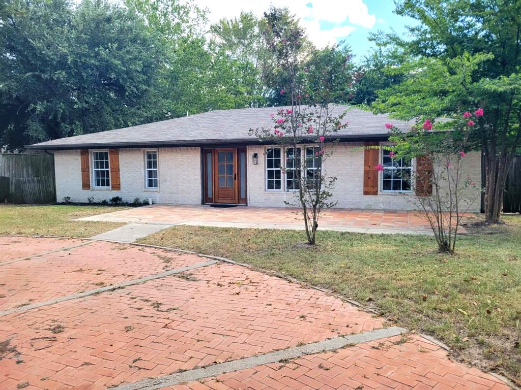 103 W Cayuga Drive