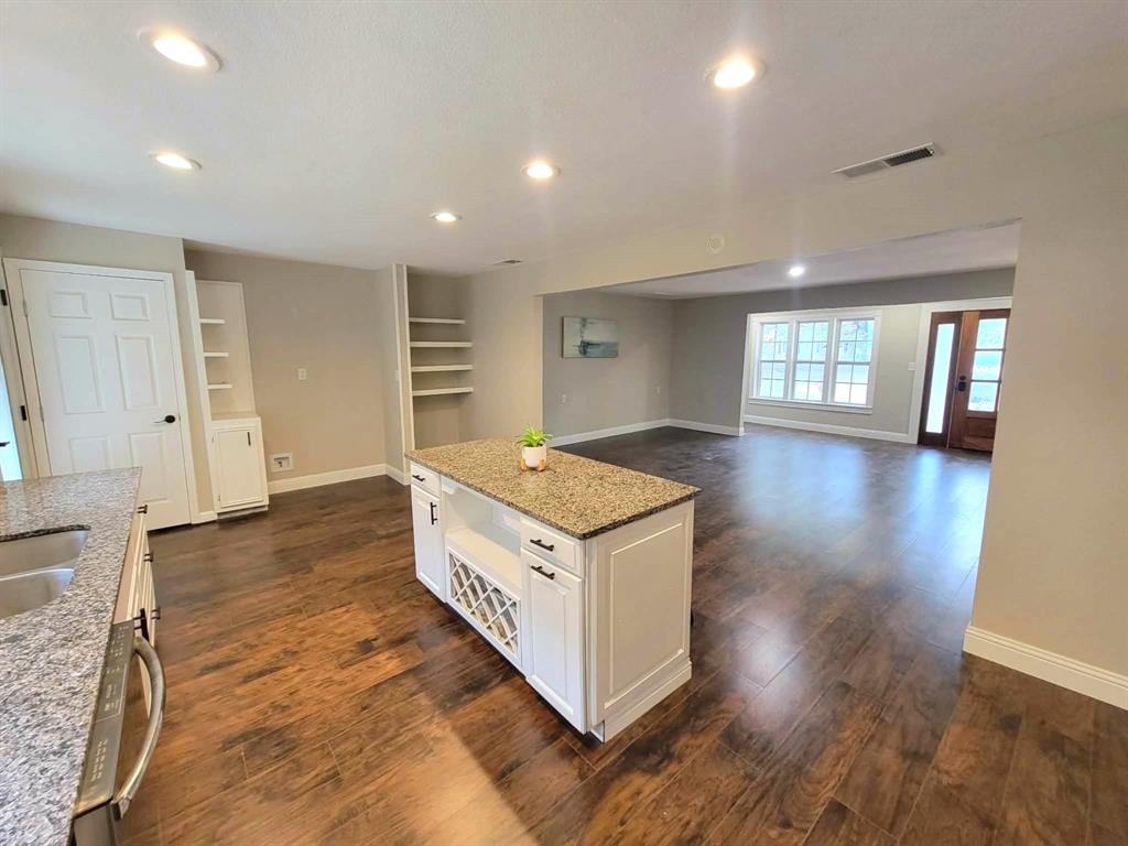 103 W Cayuga Drive