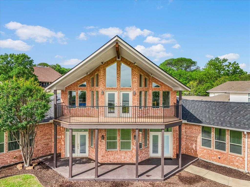 203 W Lake Drive