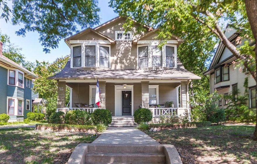 Beautifully maintained income-producing 5-unit property located in the highly desirable Munger Place Historic District. This rare opportunity offers exceptional flexibility with a spacious owner-occupant style downstairs unit while generating strong rental income from the additional units.
Full of historic charm, all units feature original hardwood floors, tall ceilings, and abundant natural light. Recent improvements include refinished hardwood flooring and fresh interior paint throughout. The property has a strong occupancy history and consistently performs well as an income-producing asset.
Most units offer central HVAC, and all tenants enjoy private rear parking secured behind an electronic gated entrance. A unique opportunity for investors or owner-occupants seeking character, cash flow, and long-term upside in one of Dallas’ most sought-after historic neighborhoods.