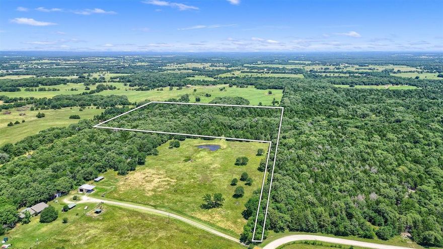 A 15-acre property just north of Callisburg sits in a picturesque area. This land, abundant with mature trees, provides the ultimate seclusion. Conveniently located near FM 678, it offers easy access to Hwy 82, leading into Gainesville and I35. It's an exceptional property that boasts privacy and a wealth of mature trees.