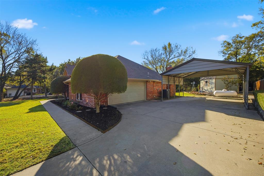 1195 E Sharpshire Court