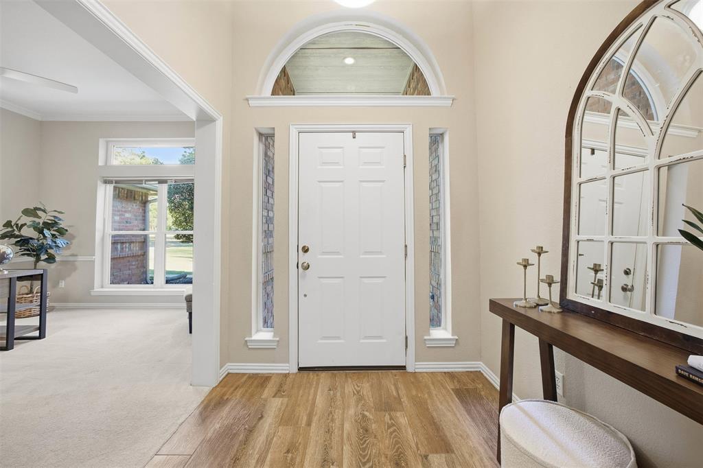 1195 E Sharpshire Court