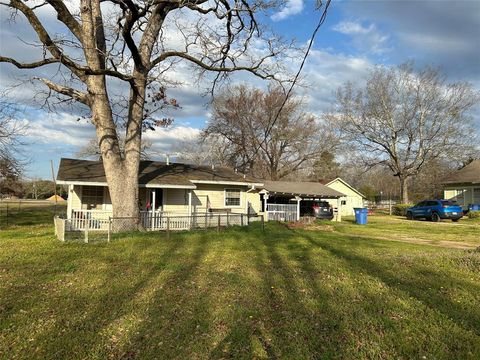 1017 N Spring Street Grand Saline TX 75140