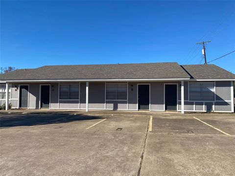 Photo of 1419 Kilpatrick Court #C, Cleburne, TX 76033 (MLS # 21242059)