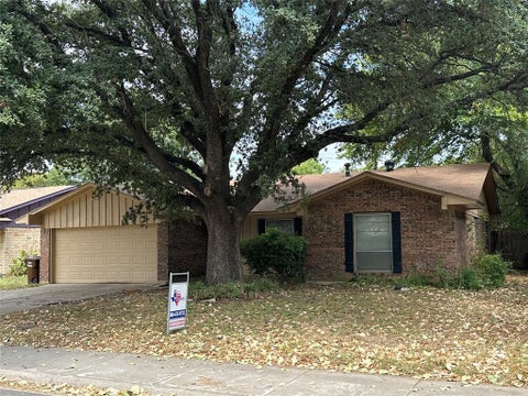 Photo of 1204 Cordell Street, Denton, TX 76201 (MLS # 21394097)
