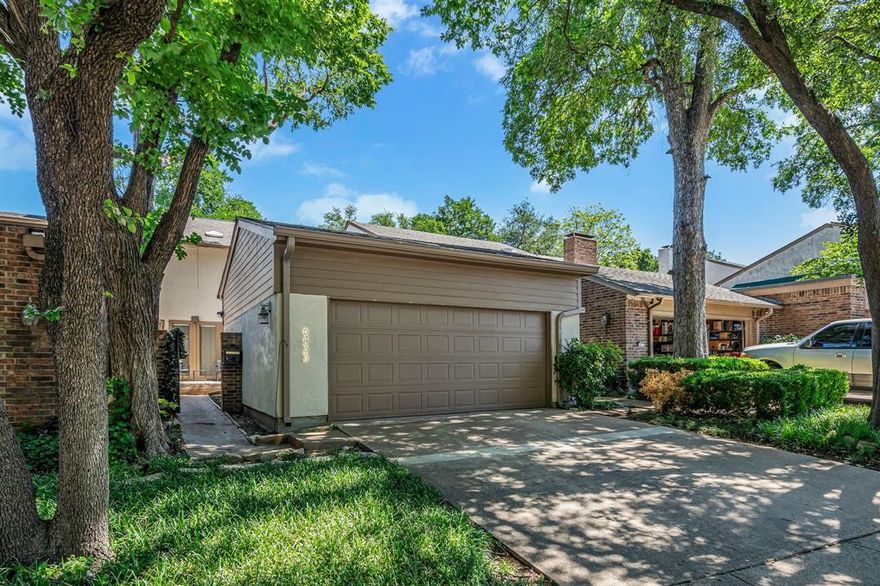 **Furnished Townhome close to shopping and entertainment!**
This beautifully updated 3-bedroom, 3-bath townhome is just a short walk from the highly sought-after Brentfield Elementary. Featuring a bright and spacious open floor plan, this home includes a versatile upstairs gameroom—perfect for entertaining or relaxing. Enjoy both front and back patios, ideal for outdoor gatherings.
Inside, you'll find luxury vinyl floors, granite tile countertops, and stainless steel appliances, combining style with functionality. The community offers a gorgeous pool and lush green spaces, providing a serene setting right outside your door.