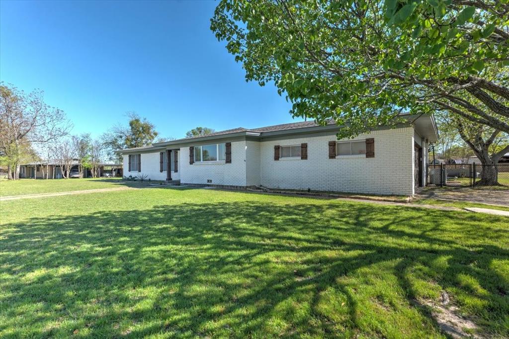 3504 Lakeshore Drive