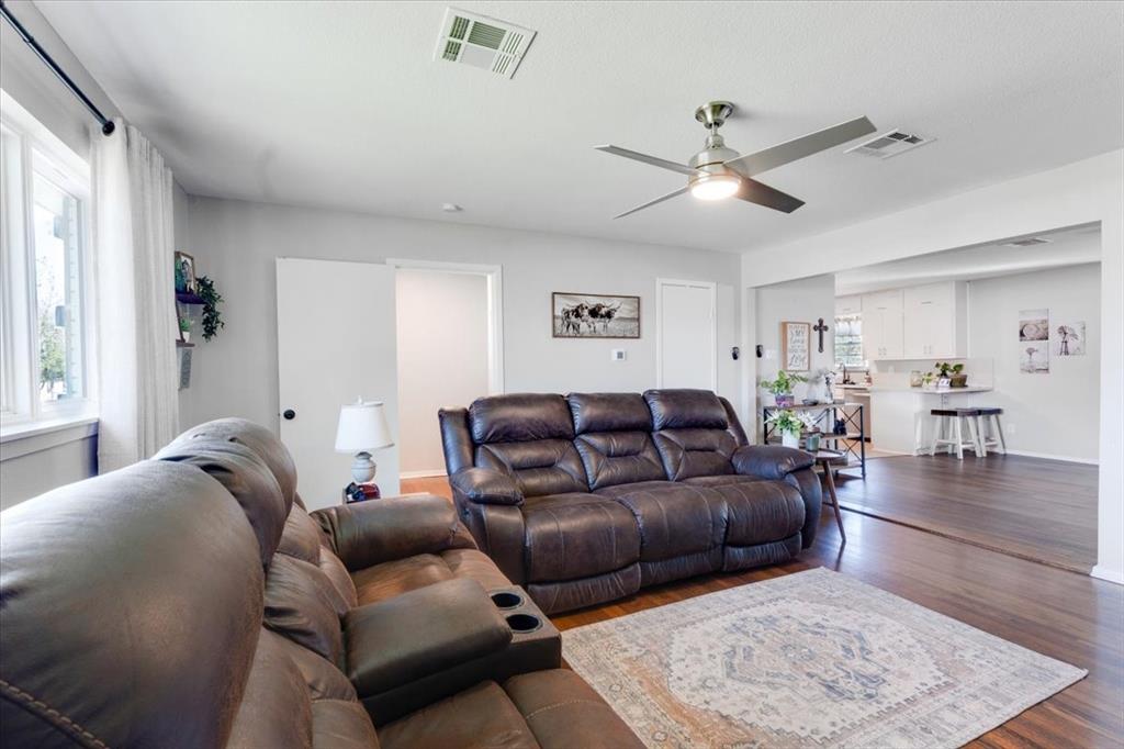 3504 Lakeshore Drive