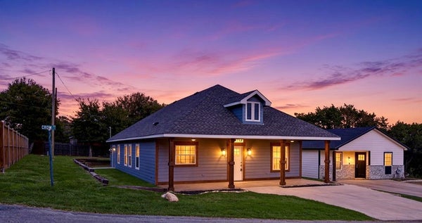 800 CROW CT, GRANBURY, TX 76048 - Image be9bcc98bf47b71d09ee3e31b4344d7a/4172773801