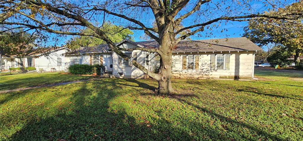 1061 E Walnut Street