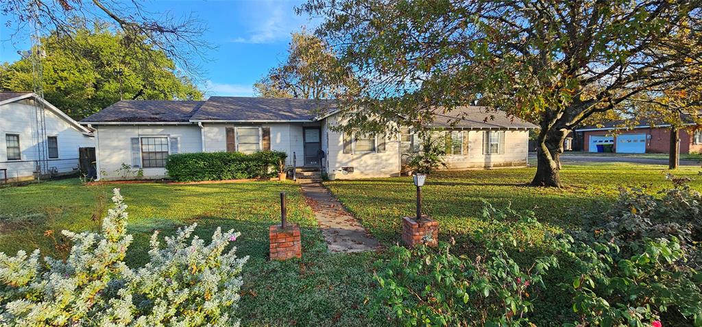 1061 E Walnut Street