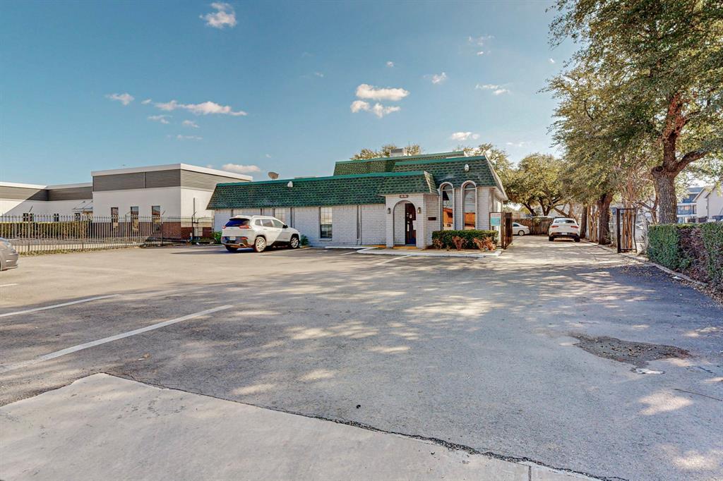 Freeway Shopping Center Project - Commercial Lease