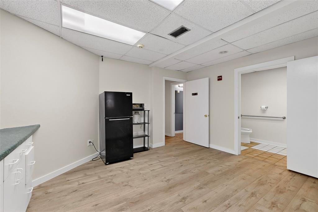 Freeway Shopping Center Project - Commercial Lease