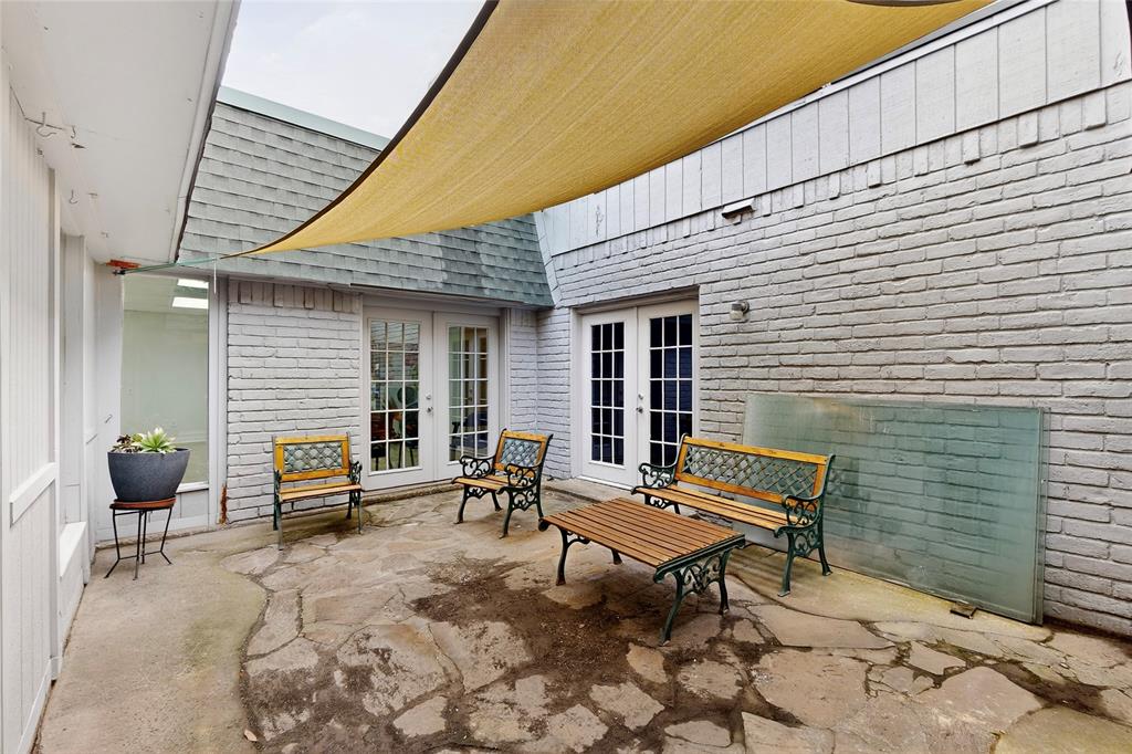 Freeway Shopping Center Project - Commercial Lease