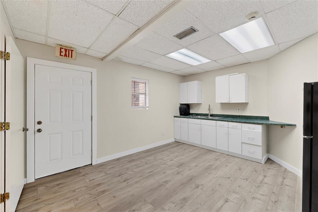 Freeway Shopping Center Project - Commercial Lease