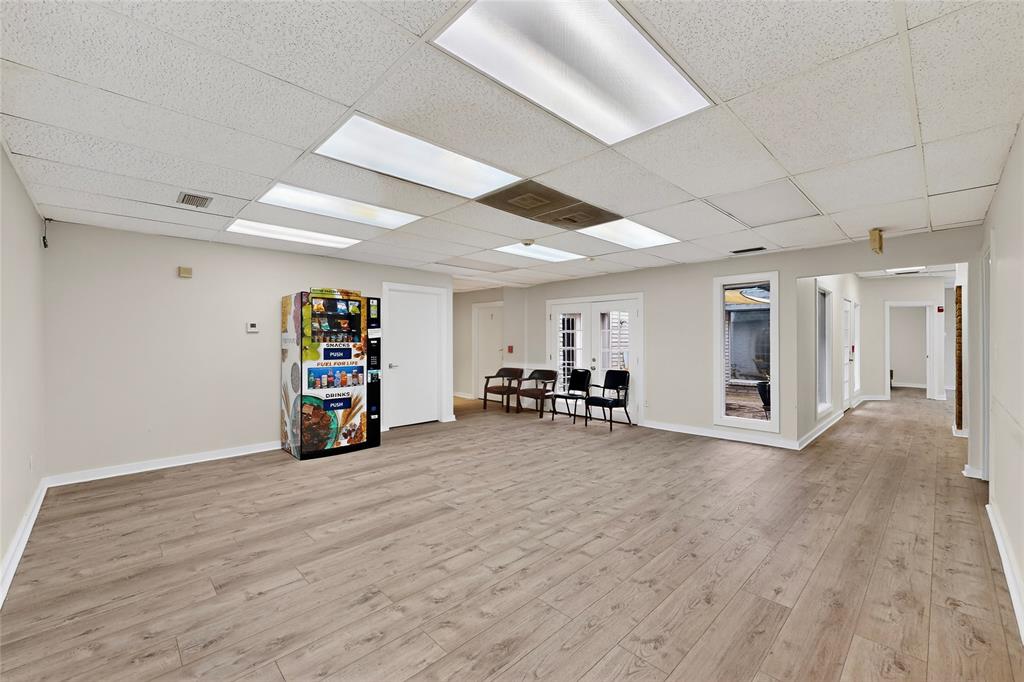 Freeway Shopping Center Project - Commercial Lease