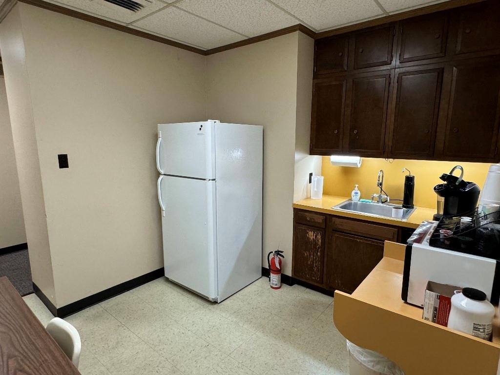 none - Commercial Lease