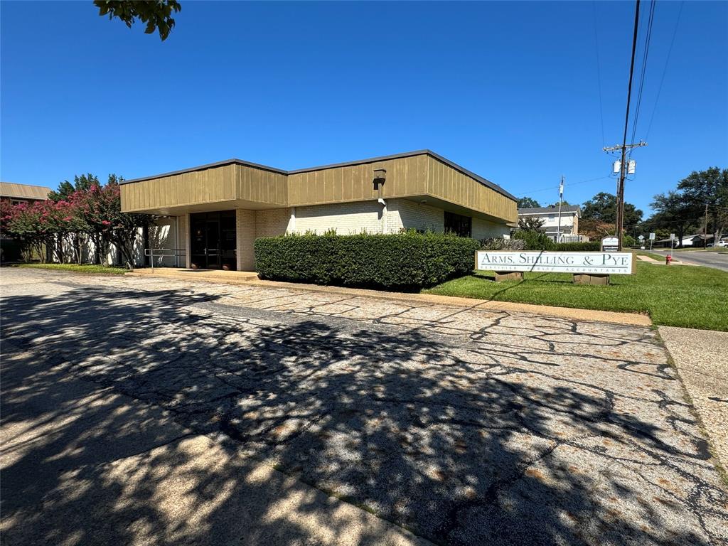 none - Commercial Lease