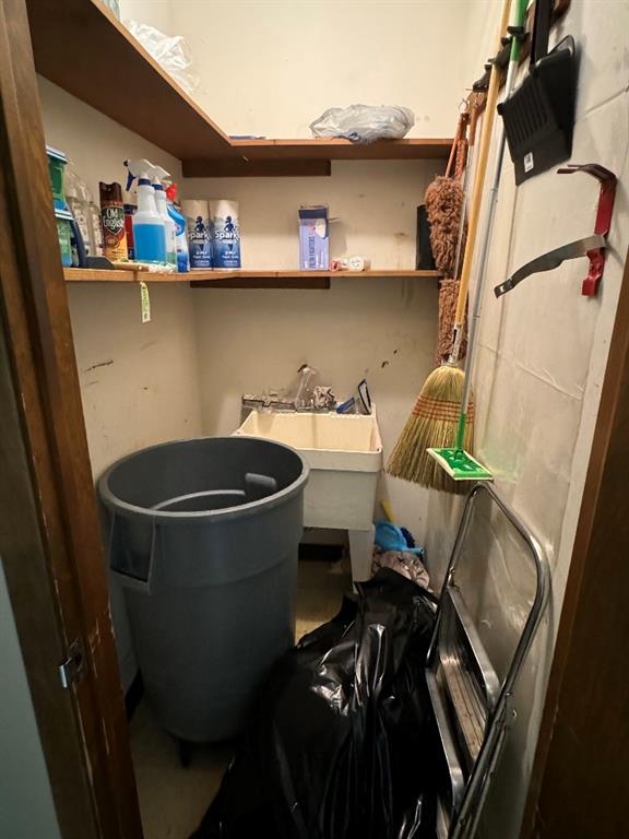 none - Commercial Lease