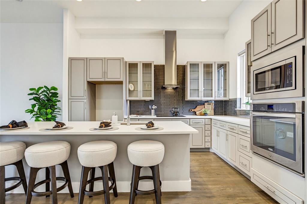3816 Roseland Avenue C300