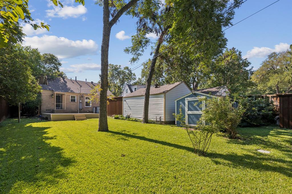 7011 Lindsley Avenue