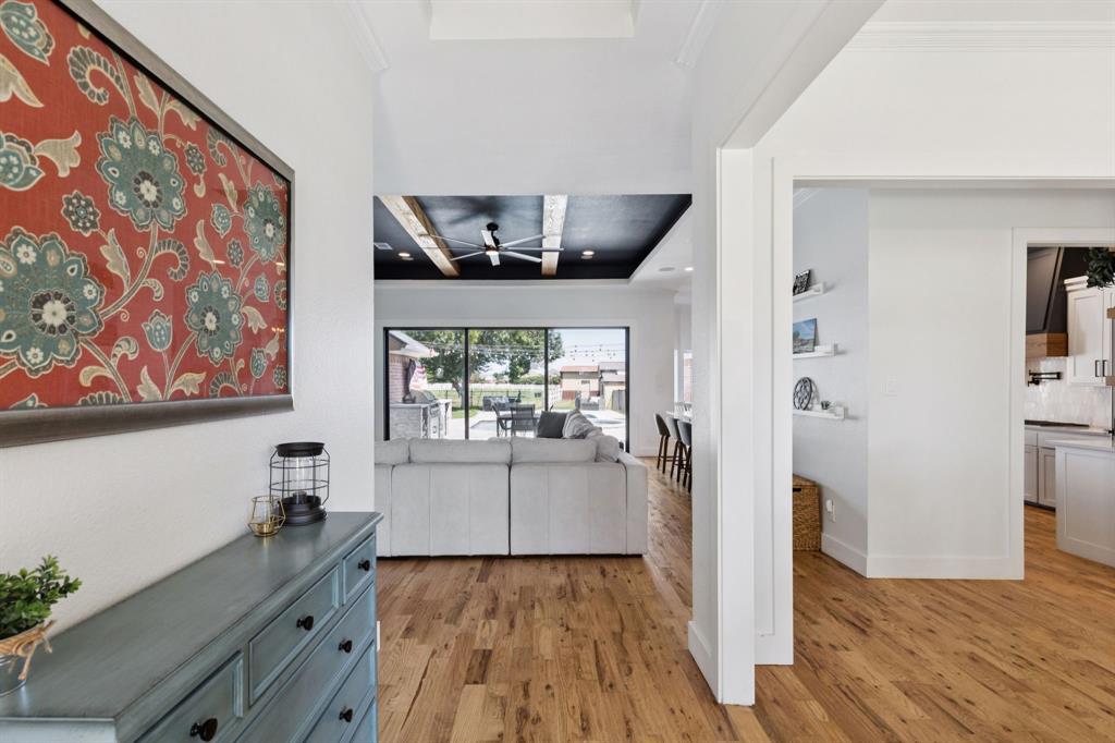 800 Round Hill Road