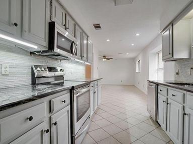 813 Leslie Lane