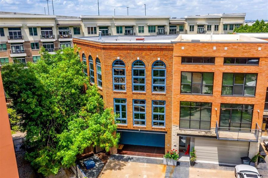 Stunning townhome nestled in an exclusive gated community near the American Airlines Center. This 3-story, loft-style townhome exudes modern elegance with its stunning industrial design. The 1st floor features a spacious 2-car garage, an inviting living area, a guest bedroom with a full bath, a dedicated workout room, a laundry room, and a walk-out patio. On the 2nd floor, you’ll find an open-concept gourmet kitchen, complete with an oversized stove and refrigerator, seamlessly connected to an additional living room, perfect for entertaining. This floor also includes a patio with an outdoor kitchen. The 3rd floor is home to a luxurious master suite, an elegant bathroom with a walk-in shower, and an office space. This exceptional property is located close to the community pool and provides easy access to the Katy Trail, perfect for those who enjoy an active lifestyle. Don’t miss this opportunity to experience luxurious living in a prime location!