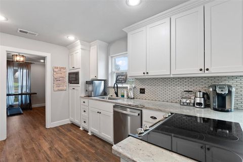 2201 Mountainview Drive Hurst TX 76054