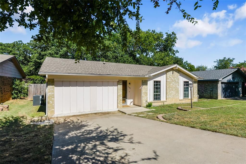Photo for 1108 Autumn Oak Drive, Denton, TX 76209 (MLS # 21100866)