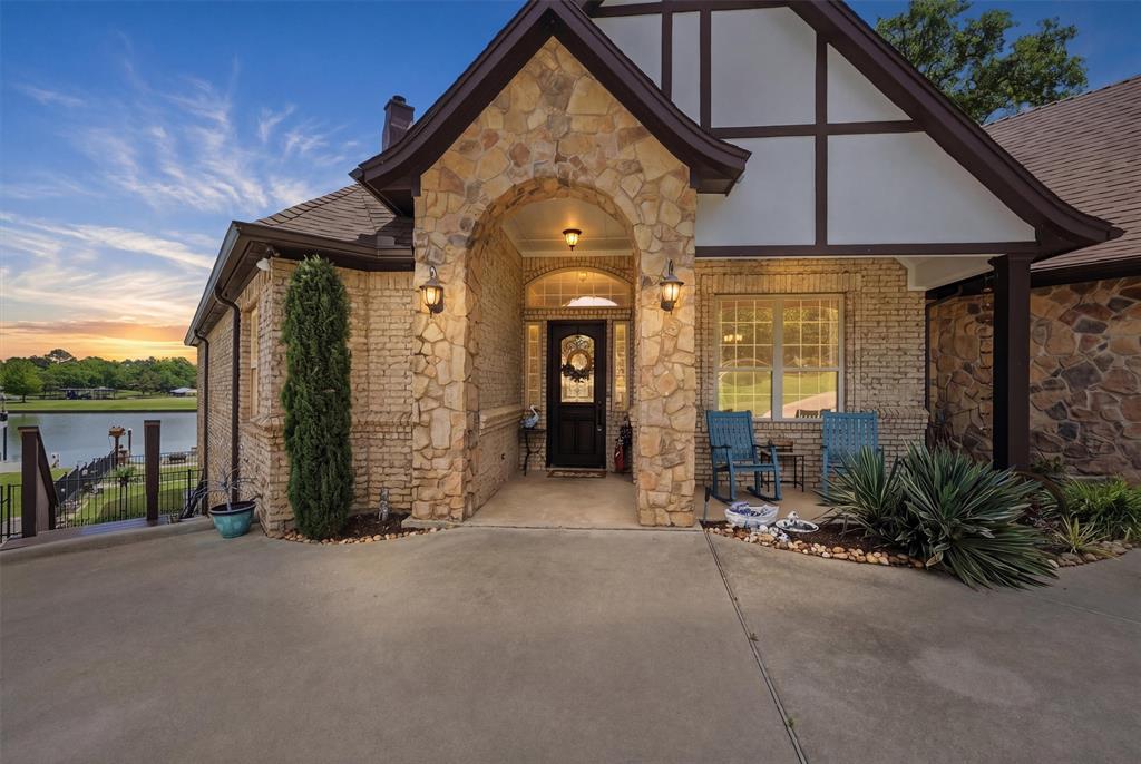 1211 Kiowa Drive W