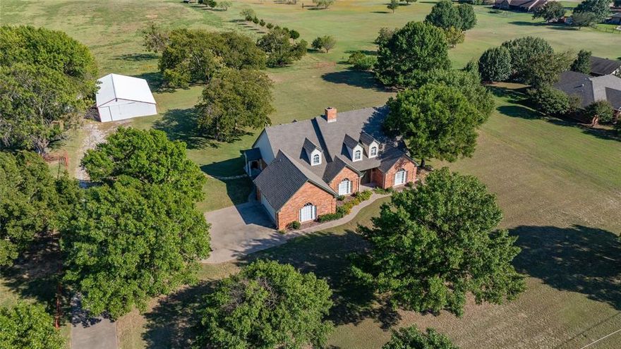 Welcome to country living with modern convenience at 476 CR 260 in Gainesville, Texas. This beautifully situated home offers 4 spacious bedrooms and 2.5 baths, designed for comfort and everyday living. The private primary suite features his-and-hers closets, creating a true retreat.
The heart of the home is the large living room with a gas fireplace, perfectly positioned just off the kitchen for easy entertaining. The kitchen includes a walk-in pantry, while a dedicated laundry room adds functionality and storage.
Set on 2.54 acres, the property is ideal for those seeking space and versatility. A barn with electric and water is ready for livestock or hobby animals, and a separate shop provides the perfect place for projects, storage, or tinkering. A concrete driveway leads to a spacious two-car garage, offering convenience and curb appeal.
Located in an established neighborhood, this gorgeous setting offers peaceful country living while remaining close to town, shopping, and everyday conveniences—the perfect place for your family to grow.